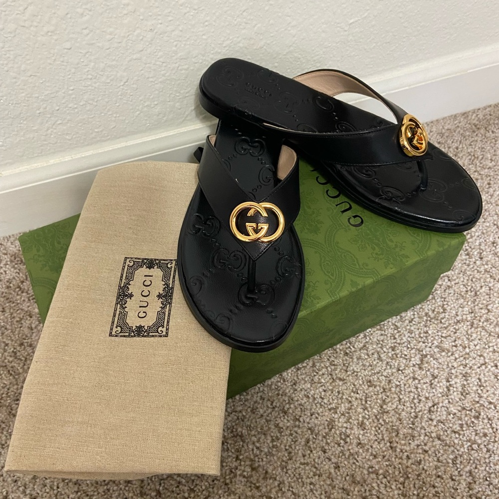 ‼️SOLD‼️ Women’s Interlocking G thong sandals